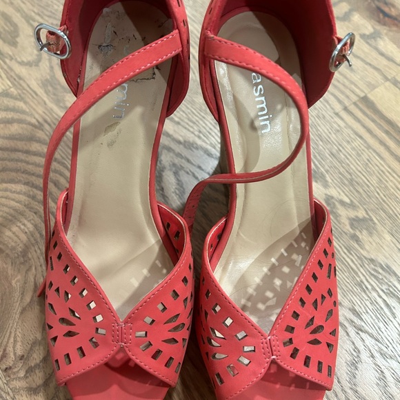 Orange sandals 7.5 worn few times - Picture 2 of 5